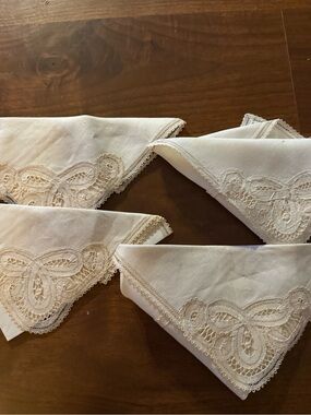 Vintage Embroidered Lace Corner Napkins - Ivory Set of 4